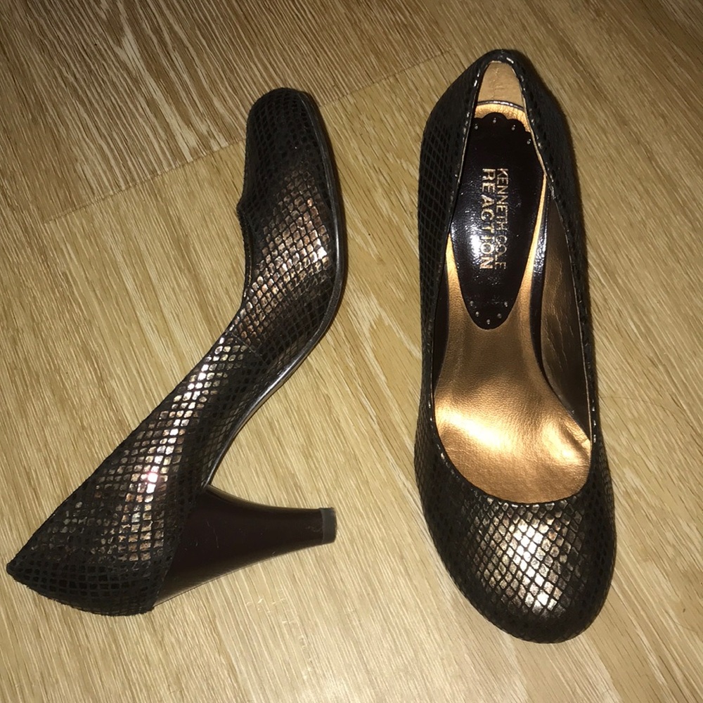 Kenneth Cole Reaction round toe heels
